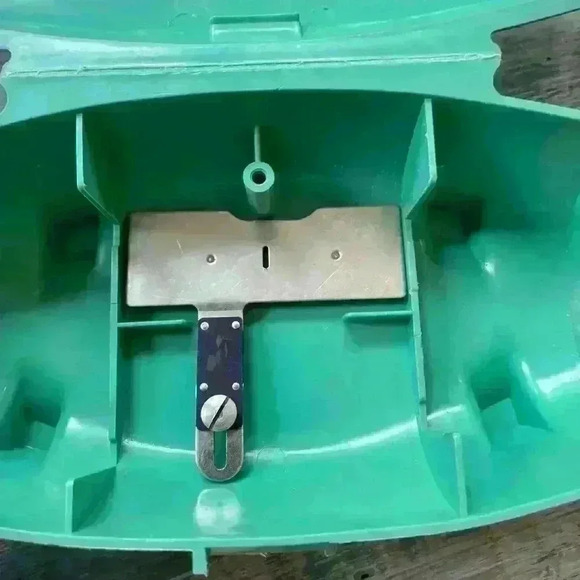 Vintage Singer Buttonholer, Jadite Green Case, Circa 1960’s, Vintage - Picture 8 of 12